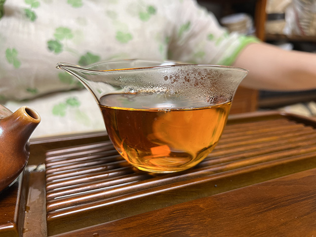 图为沙河茶厂东半山90年代老冰岛茶