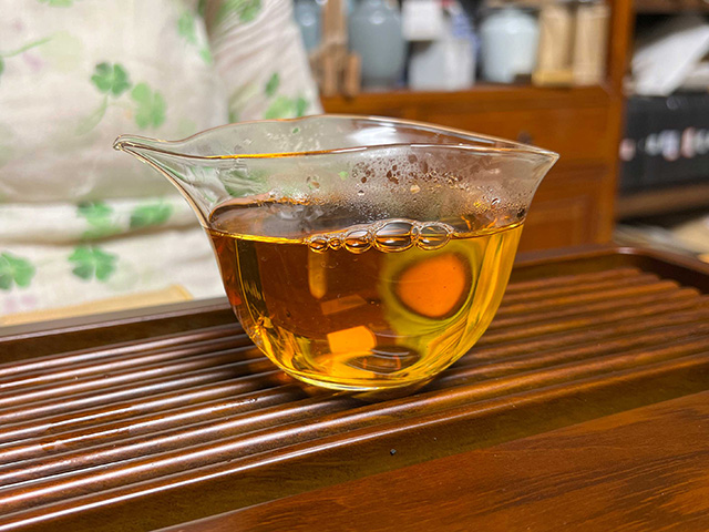 图为沙河茶厂东半山90年代老冰岛茶