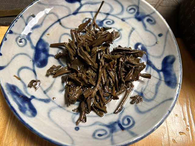 图为1999年甲级易武大绿印青饼