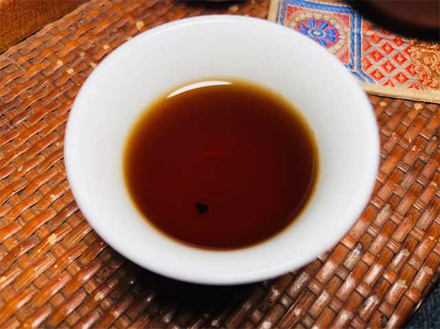 福今2005年金孔雀2号熟饼普洱茶