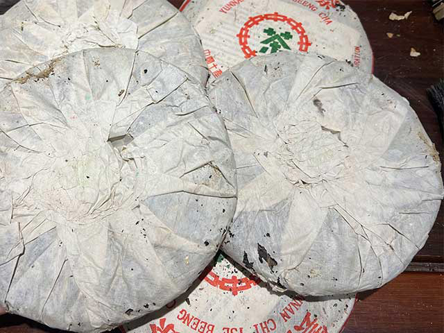 图为宜良茶厂90年代苹果绿青饼