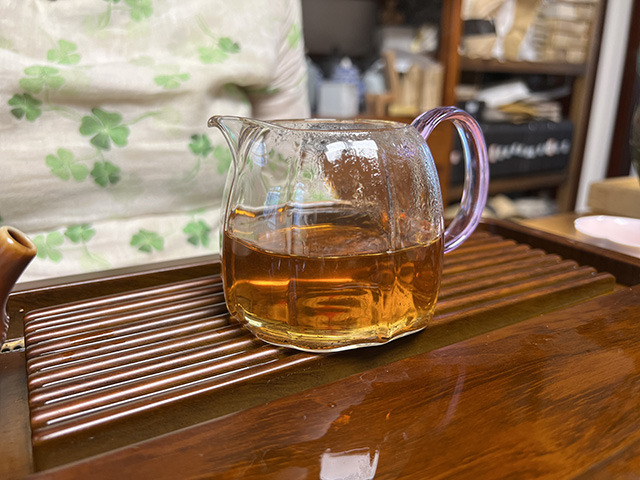 图为宜良茶厂90年代苹果绿青饼