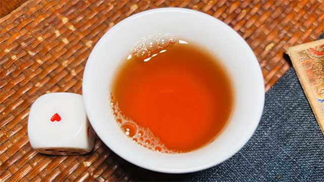 大益2016年老树圆茶青饼
