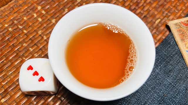 大益2016年老树圆茶青饼