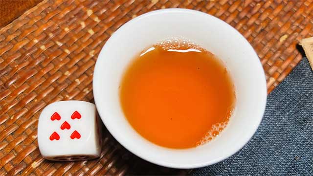 大益2016年老树圆茶青饼