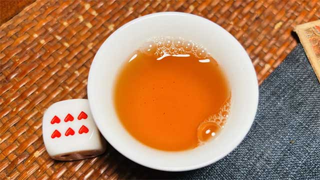大益2016年老树圆茶青饼