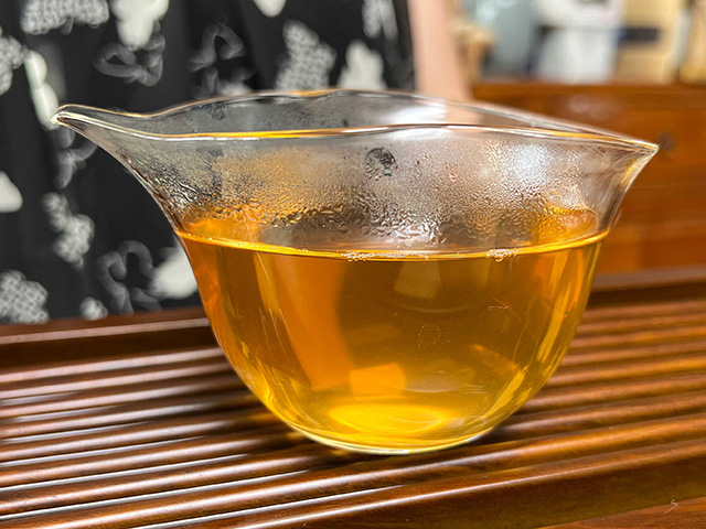 图为勐海茶厂2001年黄印