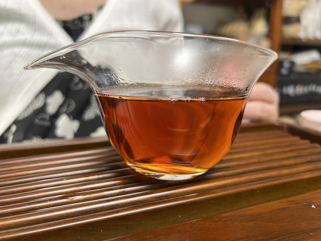 图为2001年大红印熟茶
