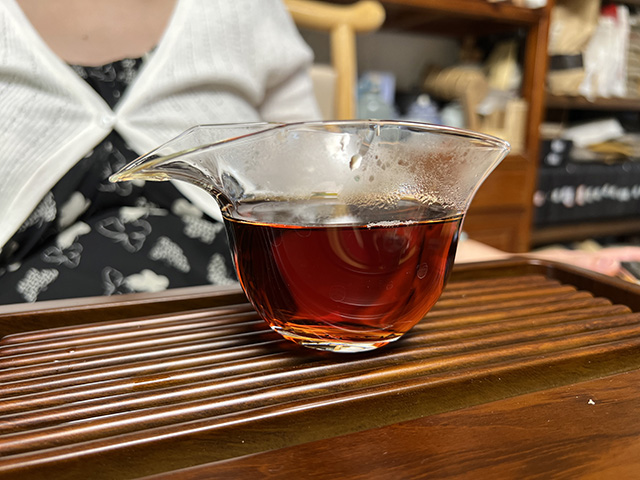 图为2001年大红印熟茶