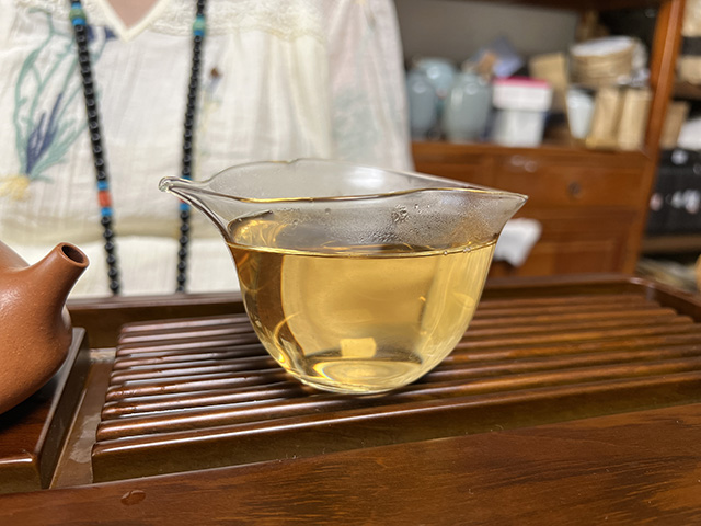 图为益木堂2018年11丈易武茶