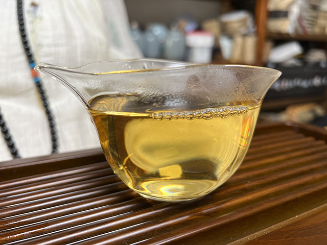 图为益木堂2018年11丈易武茶