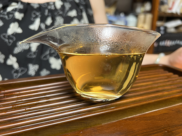 图为紫玉茶厂2006年忙肺古树茶