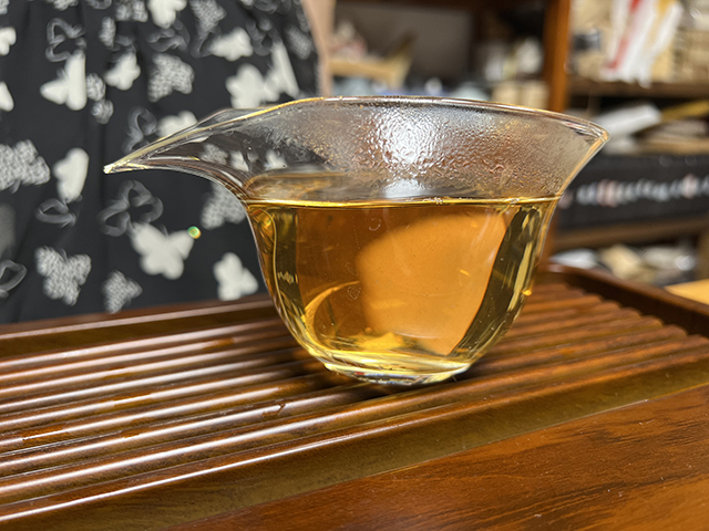 图为紫玉茶厂2006年忙肺古树茶
