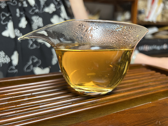 图为紫玉茶厂2006年忙肺古树茶