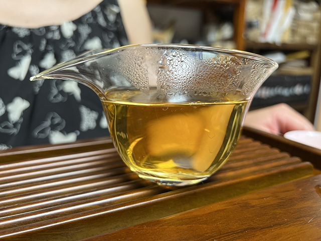 图为紫玉茶厂2006年忙肺古树茶
