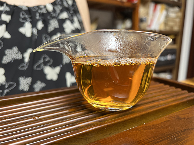 图为紫玉茶厂2006年忙肺古树茶