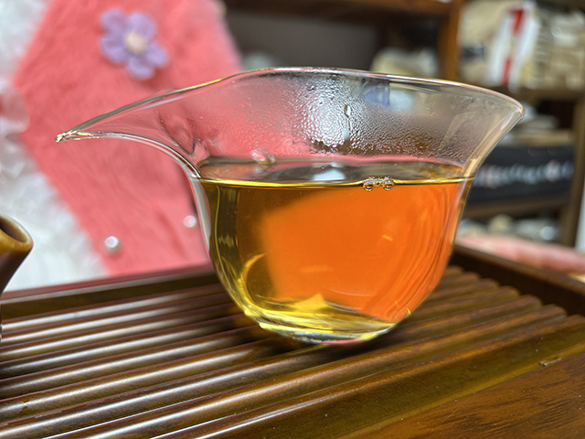 图为勐海茶厂90年代雪印青饼