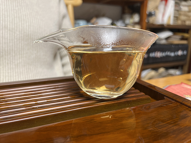 图为2007年老海塘古树普洱茶