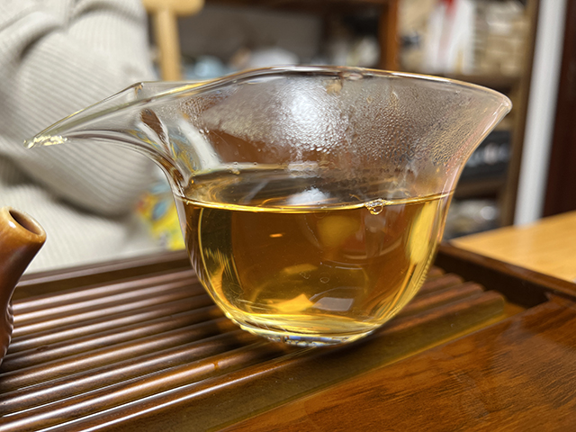 图为2007年老海塘古树普洱茶