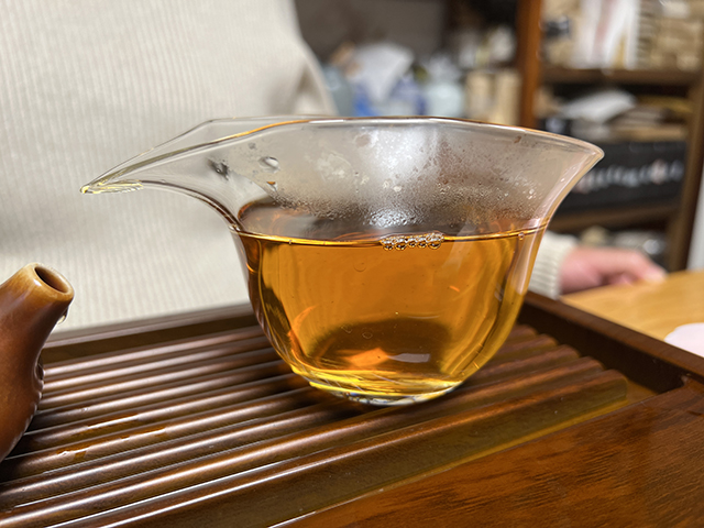 图为2007年老海塘古树普洱茶