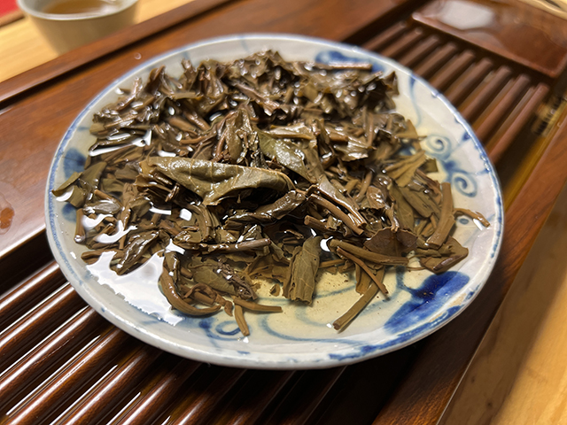 图为2007年老海塘古树普洱茶