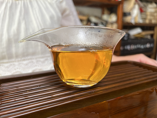 图为福海2003年头批易武正山小金瓜沱茶