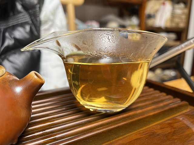 图为老乌山牌2008年古树茶