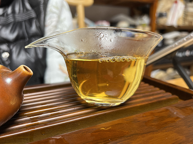 图为老乌山牌2008年古树茶