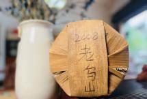 2008年老乌山古树茶：一款性价比超高，兰香蜜韵的陈年藤条茶