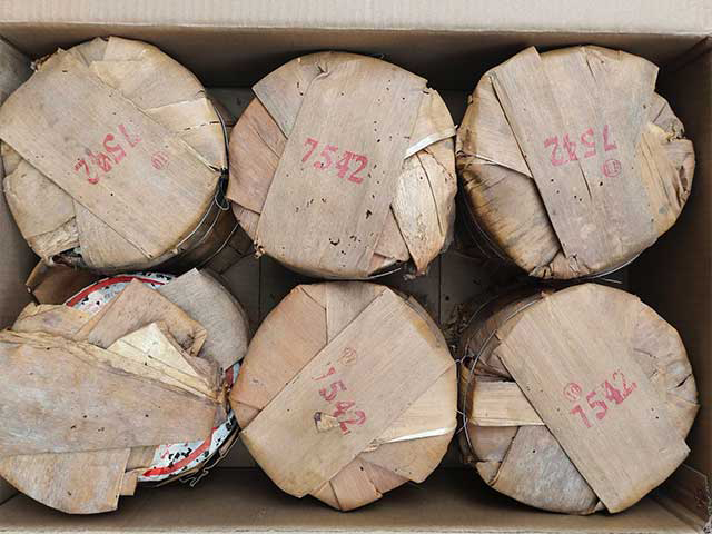 图为2003年309批7542青饼