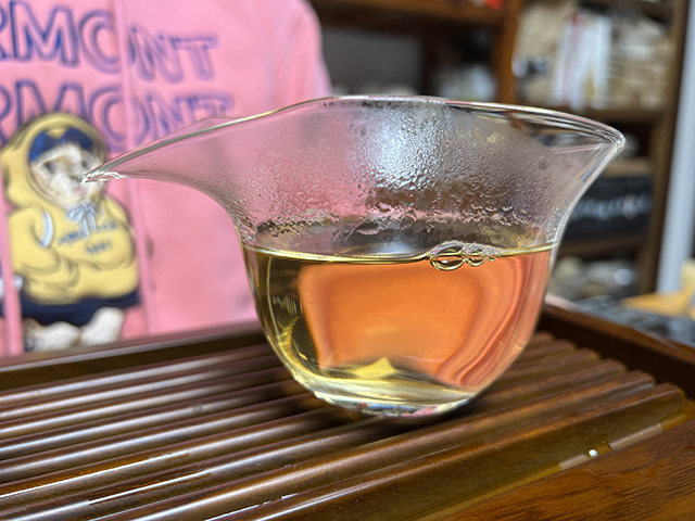 图为2003年易武正山高级红印青饼