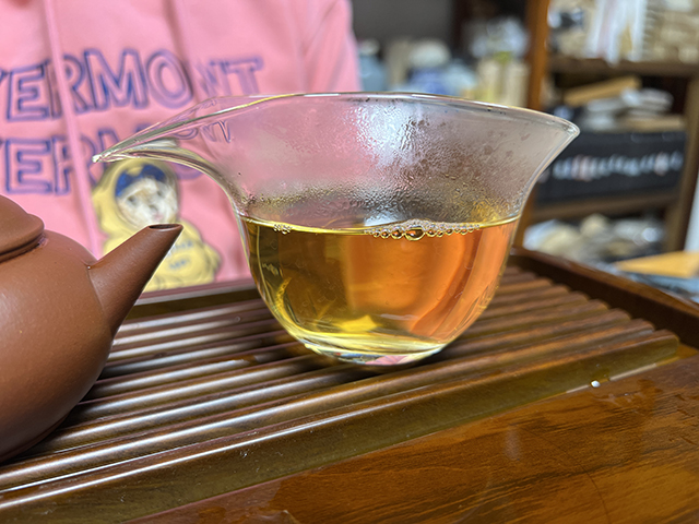 图为2003年易武正山高级红印青饼