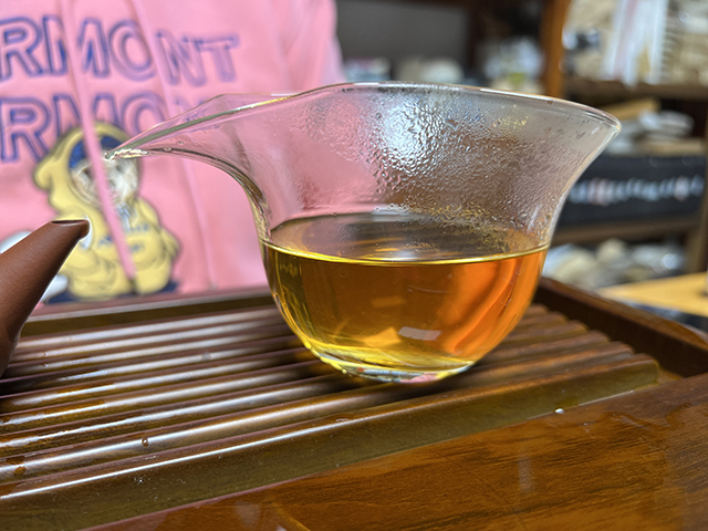 图为2003年易武正山高级红印青饼