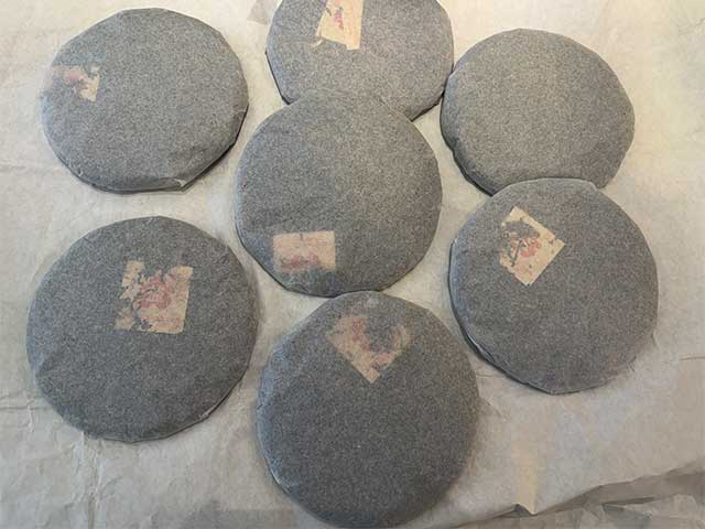 图为大益2004年402批大叶青