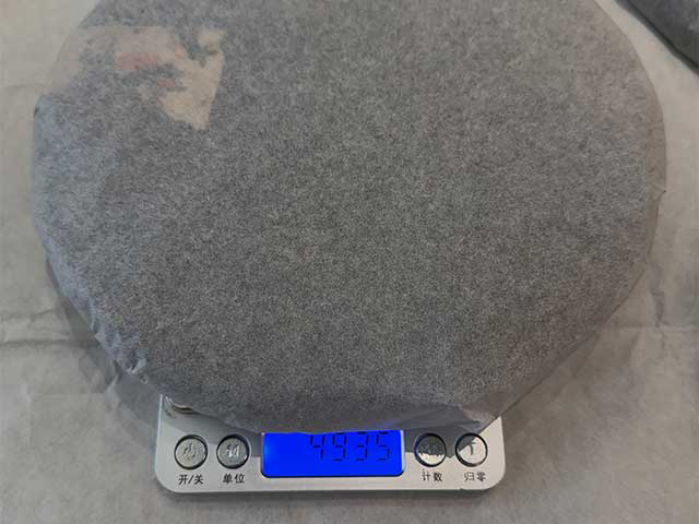 图为大益2004年402批大叶青