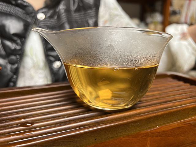 图为大益2004年402批大叶青