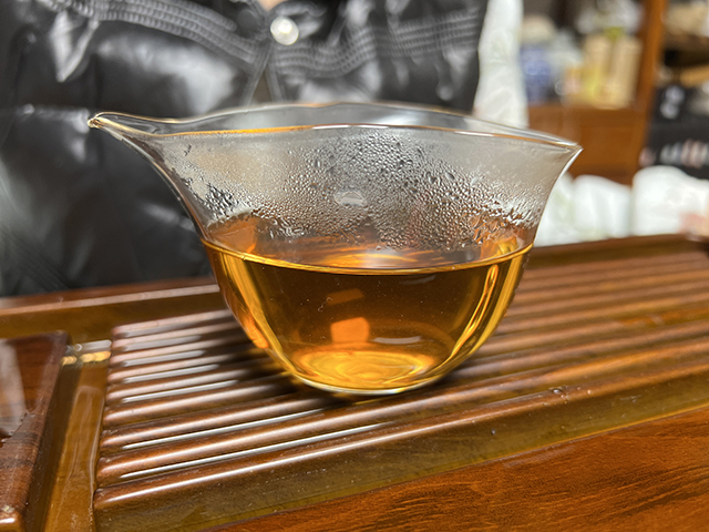 图为大益2004年402批大叶青