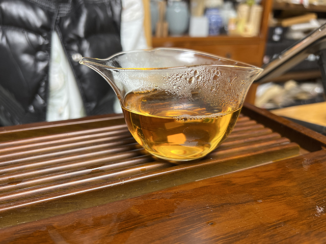 图为大益2004年402批大叶青