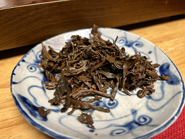 图为大益2004年402批大叶青