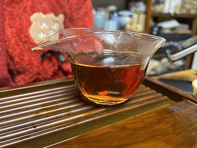 图为春城茶厂1989年春城铁饼福字饼