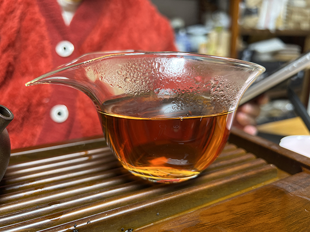 图为春城茶厂1989年春城铁饼福字饼