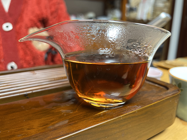 图为春城茶厂1989年春城铁饼福字饼