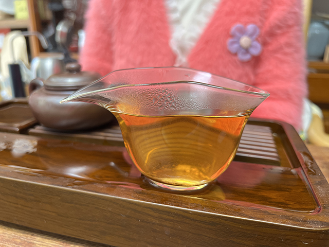 图为2006年601批5861大红印圆茶