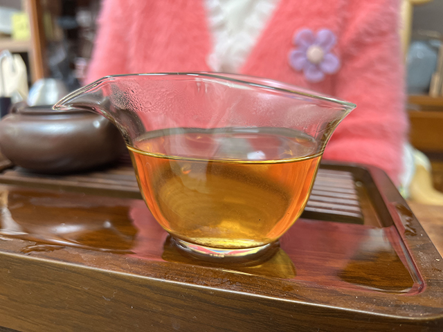 图为2006年601批5861大红印圆茶