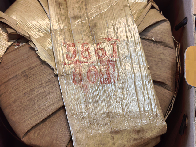 图为2006年601批5861大红印圆茶