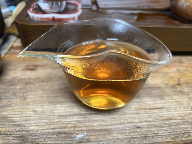 图为2001年101批大红印青饼