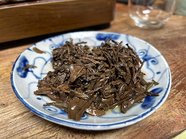 图为2001年101批大红印青饼