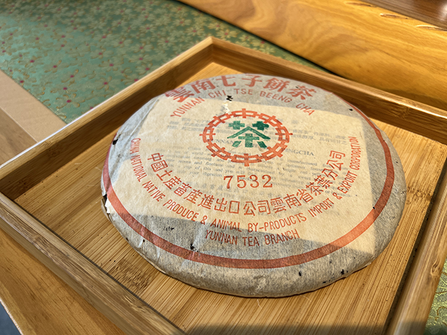 图为1993年7532水蓝印青饼