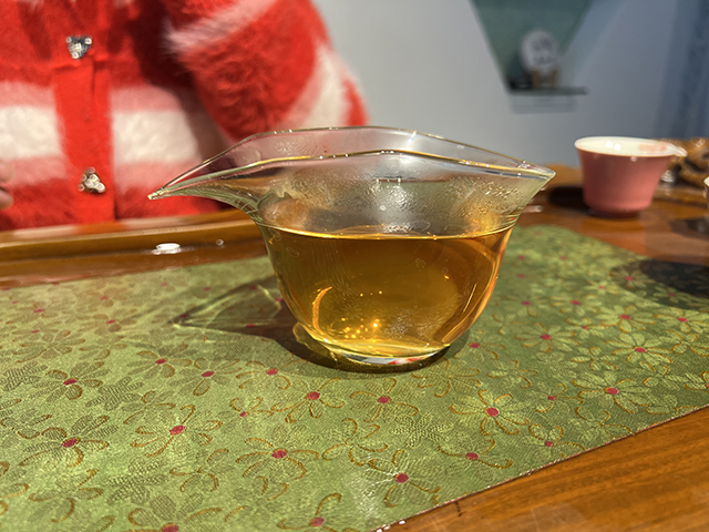 图为2004年班章王铁饼