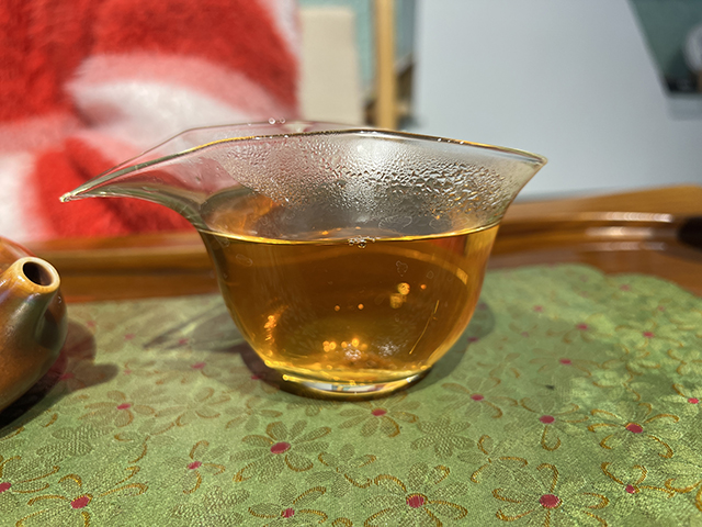 图为2004年班章王铁饼